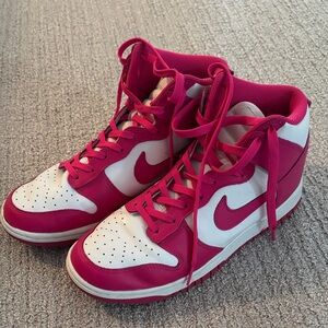 Lightly worn Nike high tops size 9